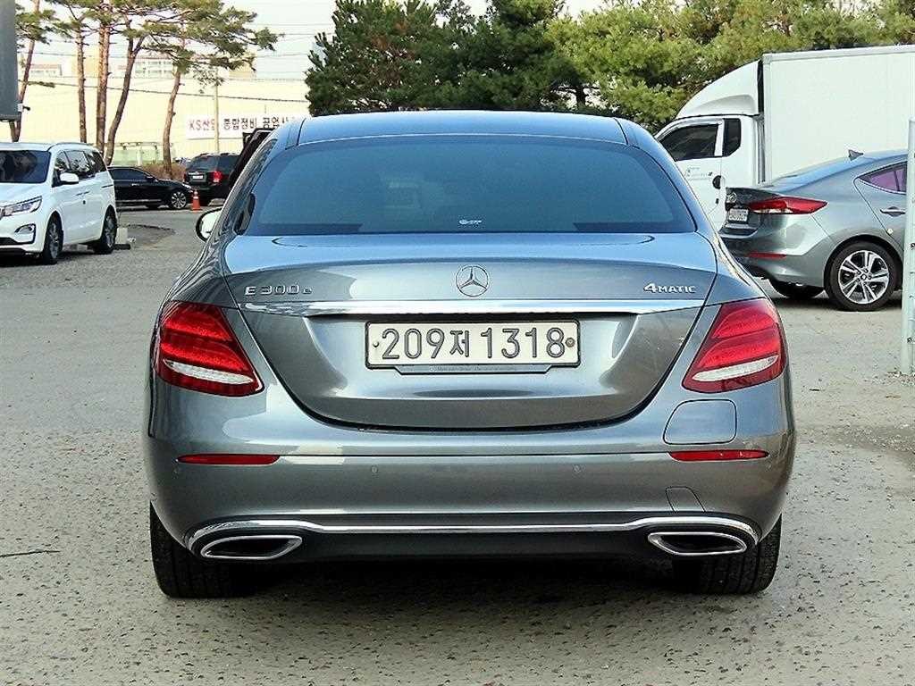 벤츠 E 클래스 E-클래스 W213 E300e 4MATIC 익스클루시브 이미지 5