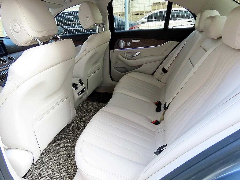 벤츠 E 클래스 E-클래스 W213 E300e 4MATIC 익스클루시브 이미지 7