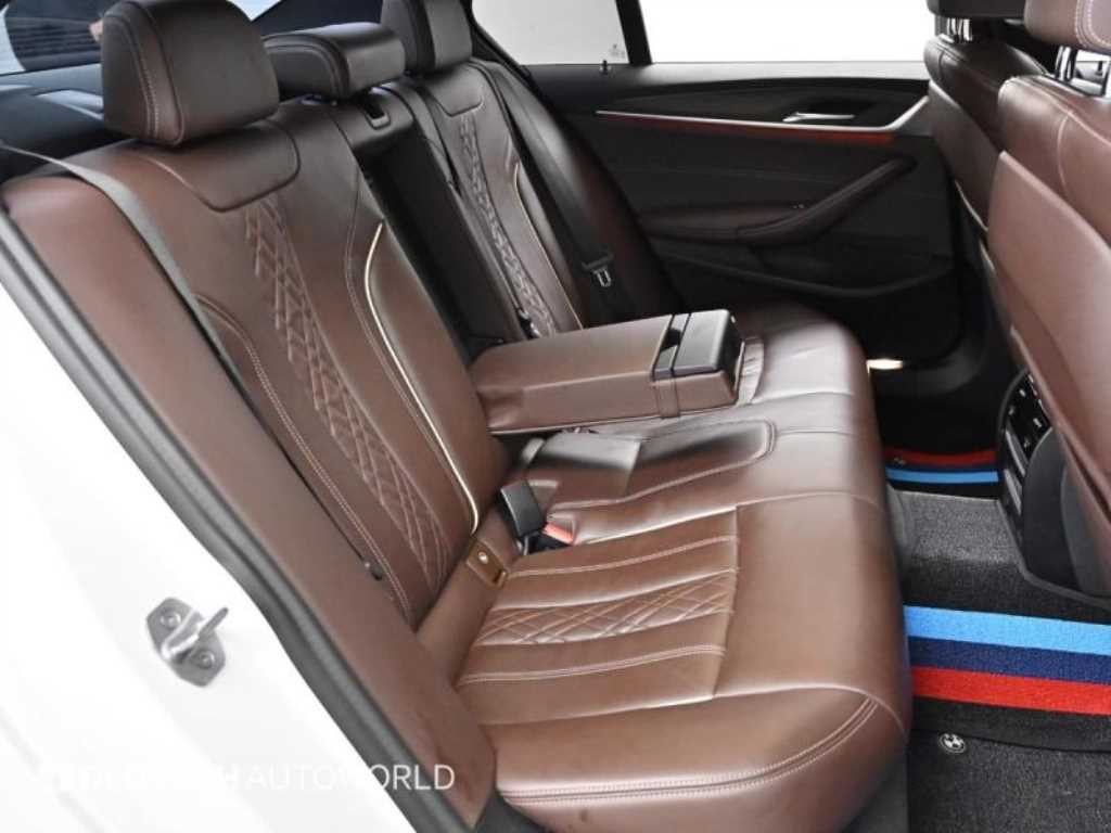 BMW 5시리즈 5시리즈 (G30) 523d M 스포츠 이미지 12