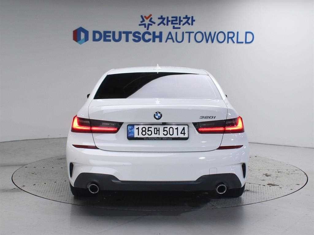 BMW 3시리즈 3시리즈 (G20) 320i M 스포츠 이미지 4