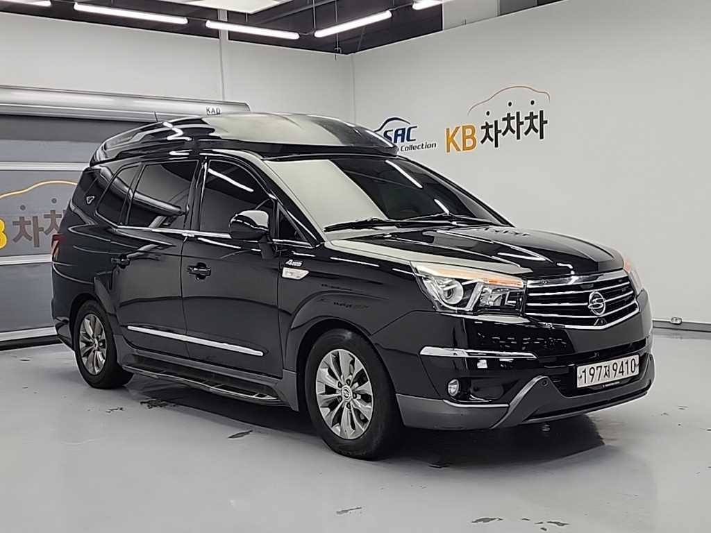 KG모빌리티(쌍용) 코란도 코란도투리스모 4WD 샤토 9인승 하이 리무진 이미지 4