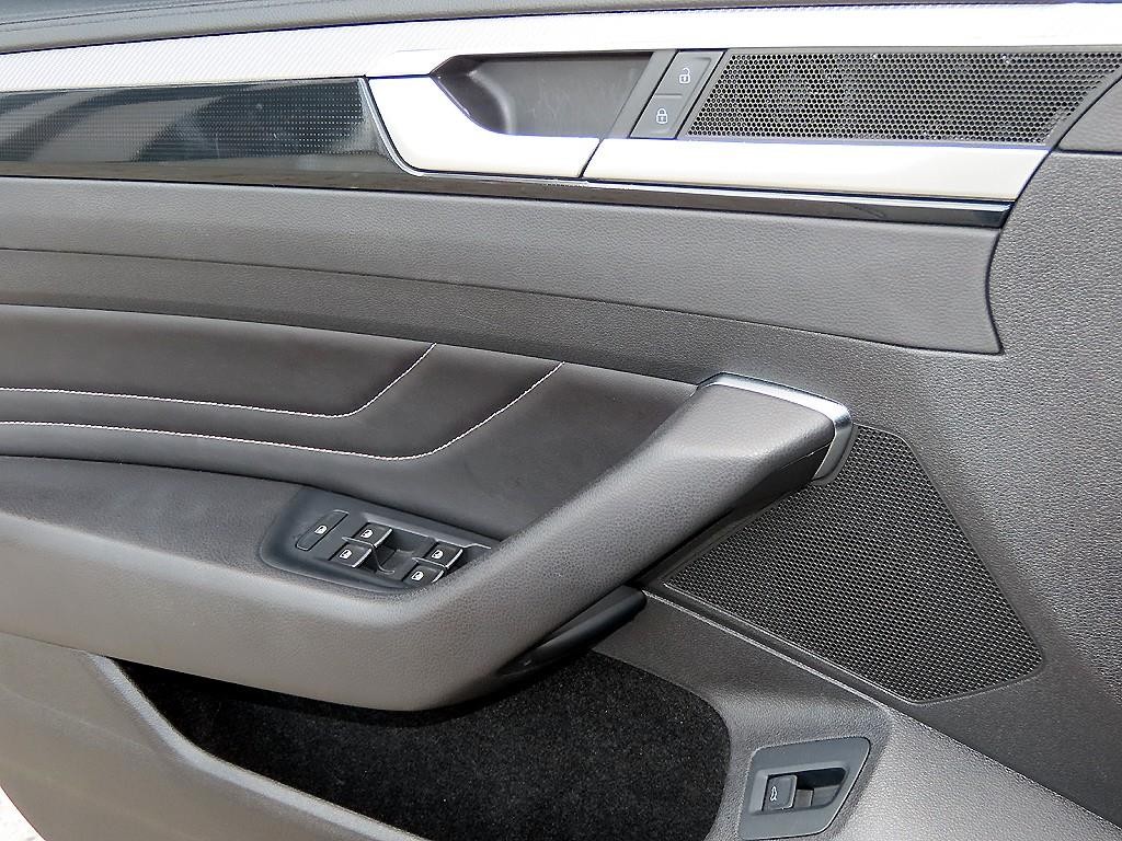 폭스바겐 아테온 2.0 TDI 프레스티지 이미지 12