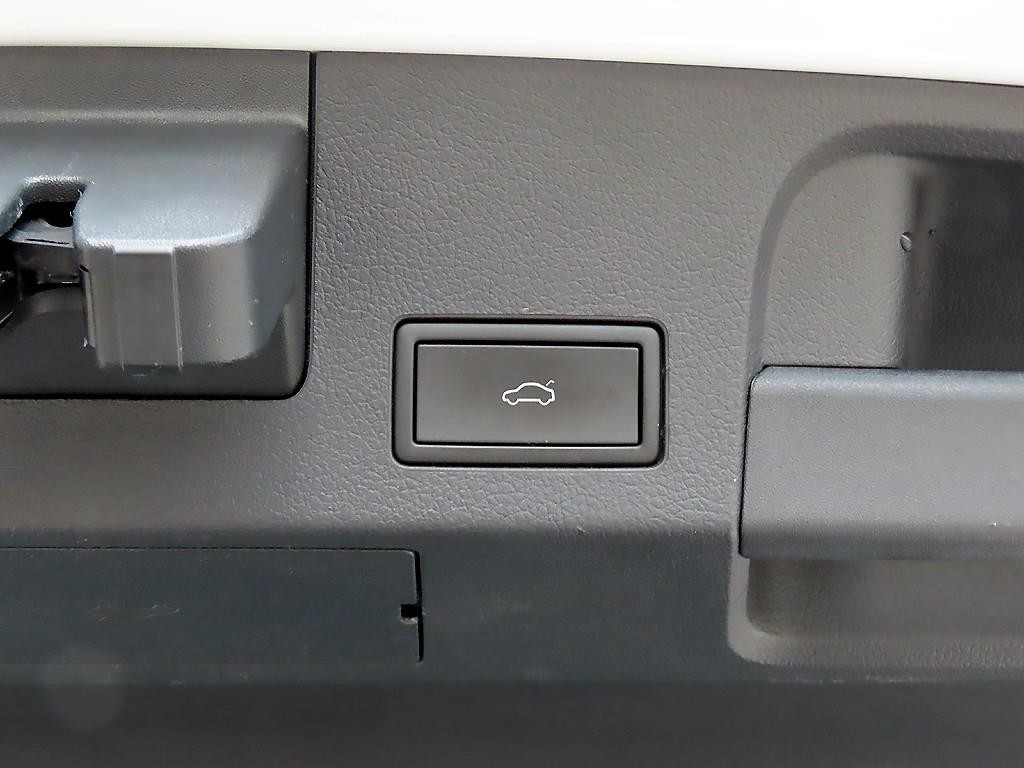 폭스바겐 아테온 2.0 TDI 프레스티지 이미지 15
