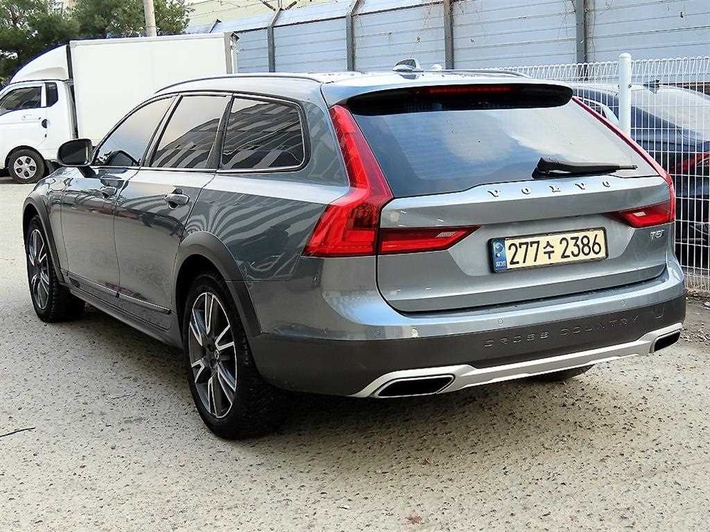 볼보 V90 V90 크로스컨트리 T5 프로 AWD 이미지 3