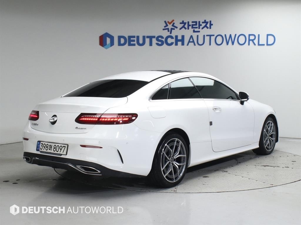 벤츠 E 클래스 E-클래스 W213 E300d 4MATIC 쿠페 이미지 2
