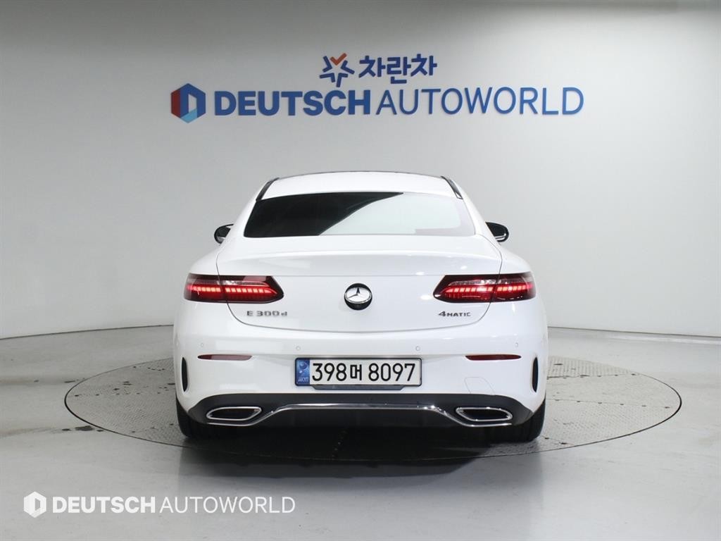 벤츠 E 클래스 E-클래스 W213 E300d 4MATIC 쿠페 이미지 4