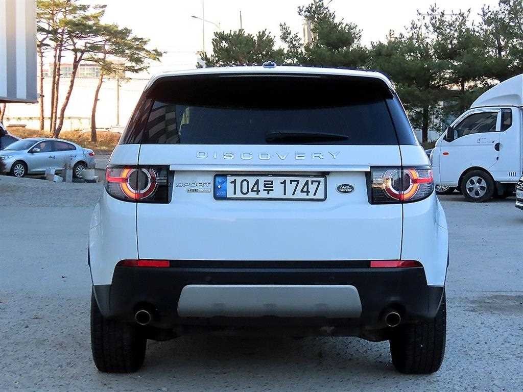 랜드로버 디스커버리 스포츠 2.0 TD4 HSE 럭셔리 이미지 4