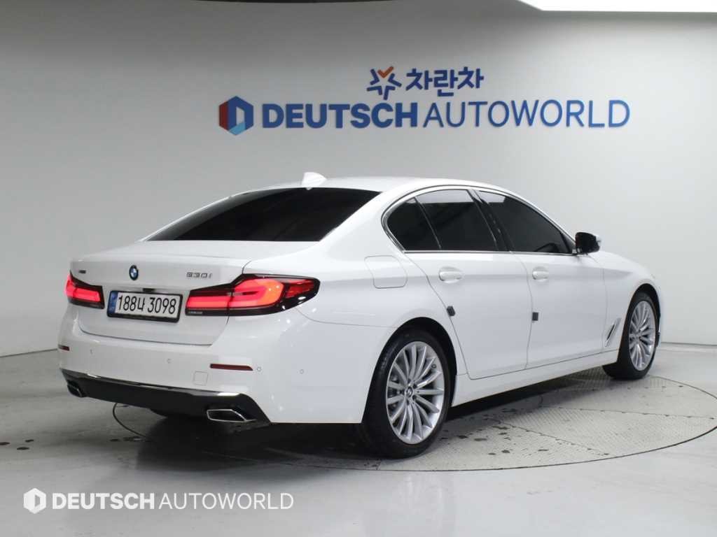 BMW 5시리즈 5시리즈 (G30) 530i xDrive 럭셔리 이미지 2