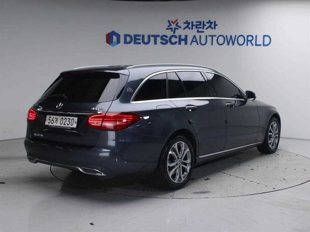 벤츠 C 클래스 C클래스 W205 C220 d 4MATIC 에스테이트 이미지 2