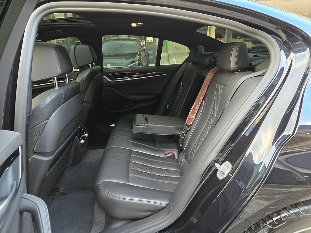 BMW 5시리즈 5시리즈 (G30) 523d M 스포츠 이미지 6