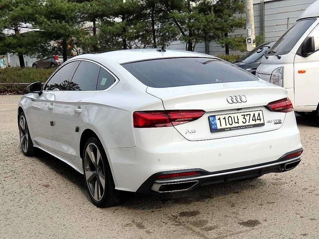 아우디 A5 A5 (F5) 40 TFSI 콰트로 스포트백 이미지 3