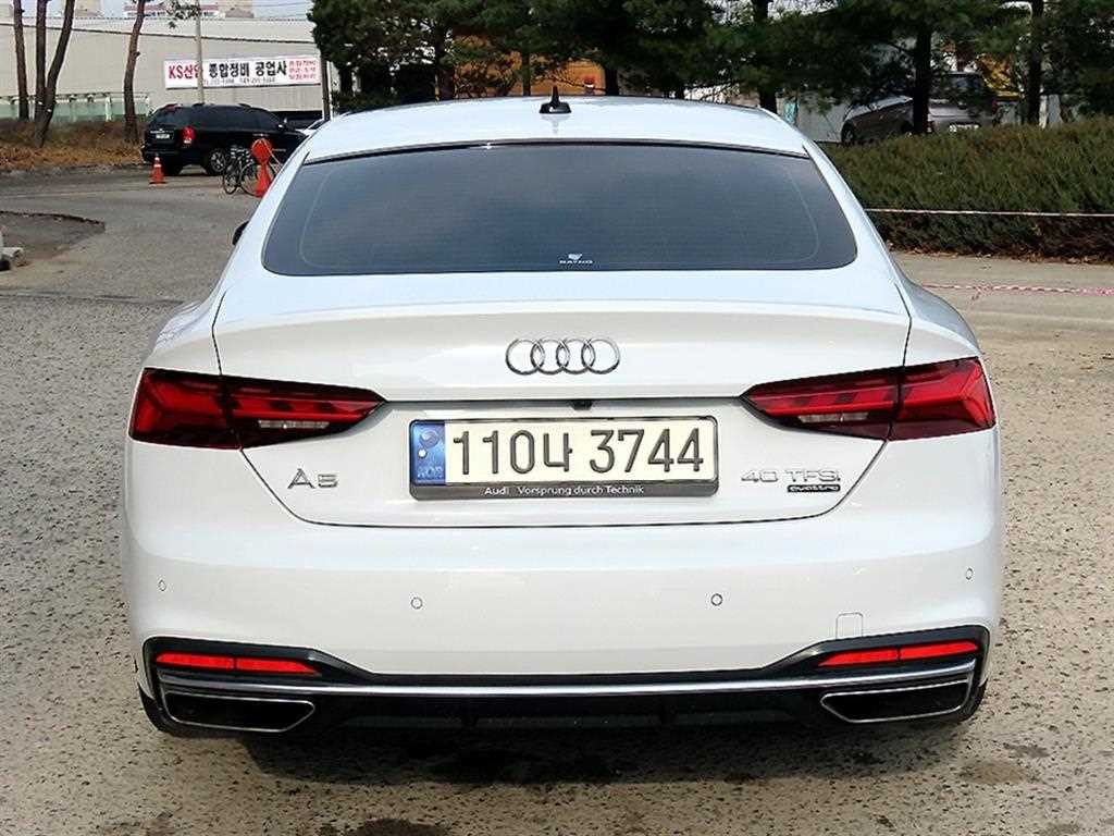 아우디 A5 A5 (F5) 40 TFSI 콰트로 스포트백 이미지 4