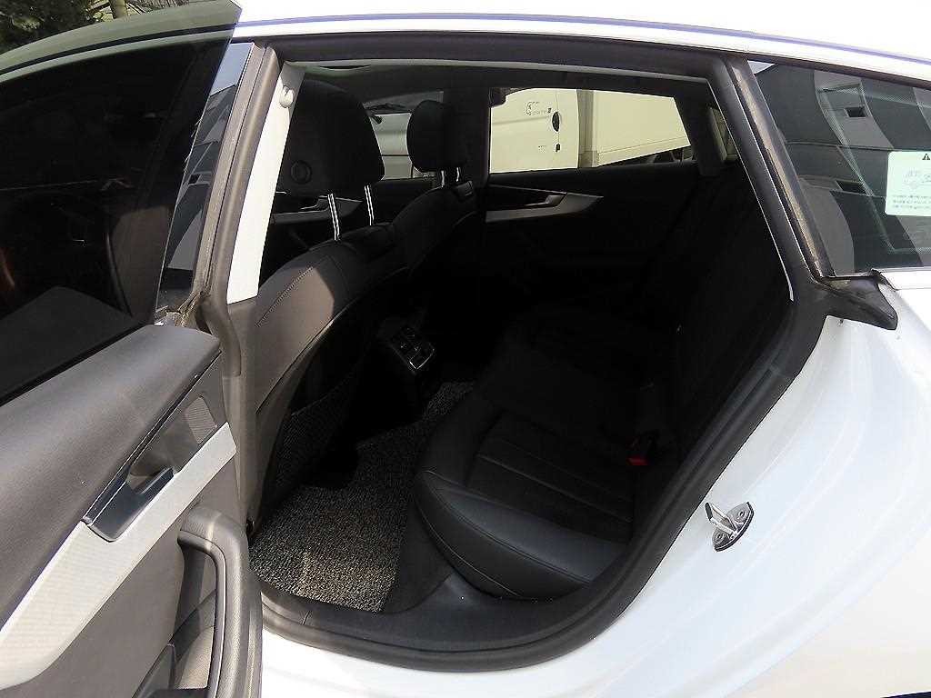 아우디 A5 A5 (F5) 40 TFSI 콰트로 스포트백 이미지 6