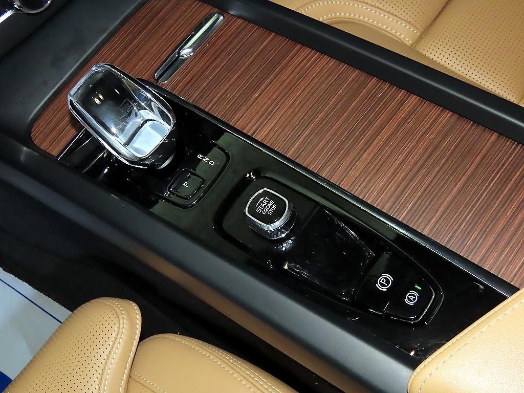 볼보 XC60 XC60(2세대) B6 AWD 얼티메이트 브라이트 이미지 12