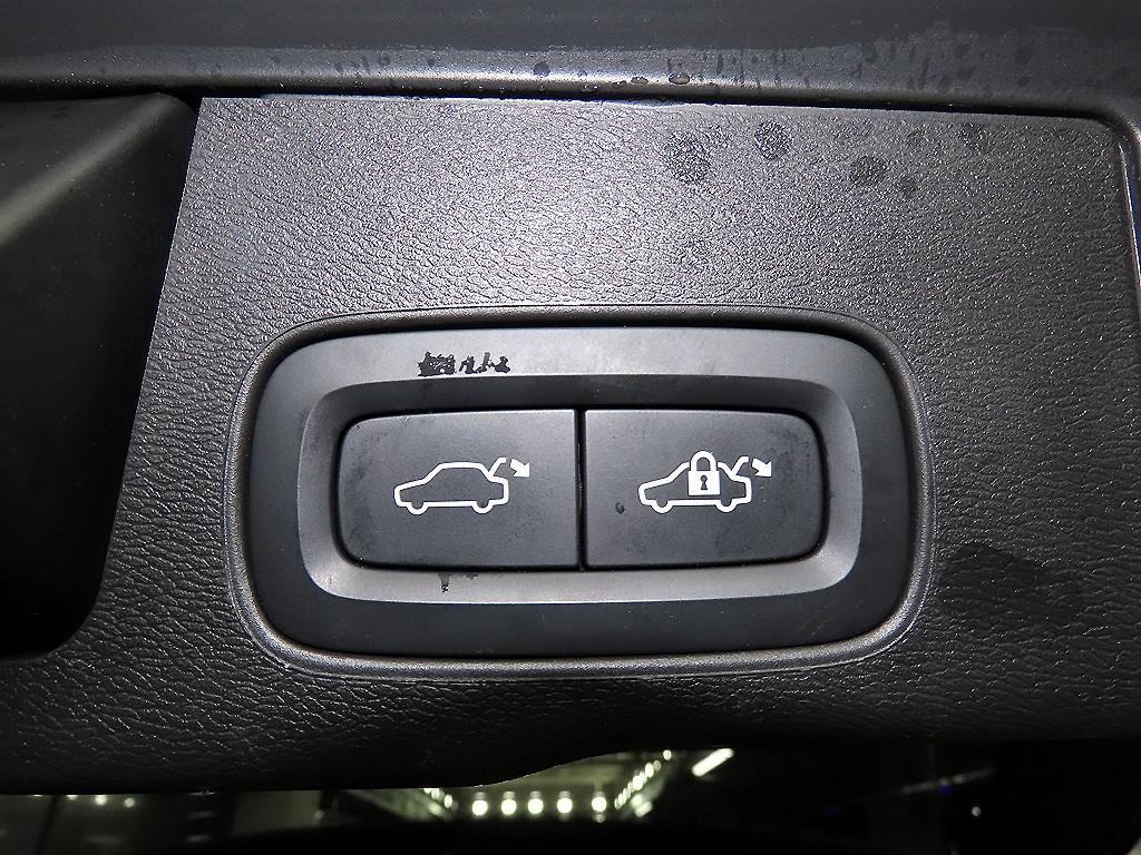 볼보 XC60 XC60(2세대) B6 AWD 얼티메이트 브라이트 이미지 16
