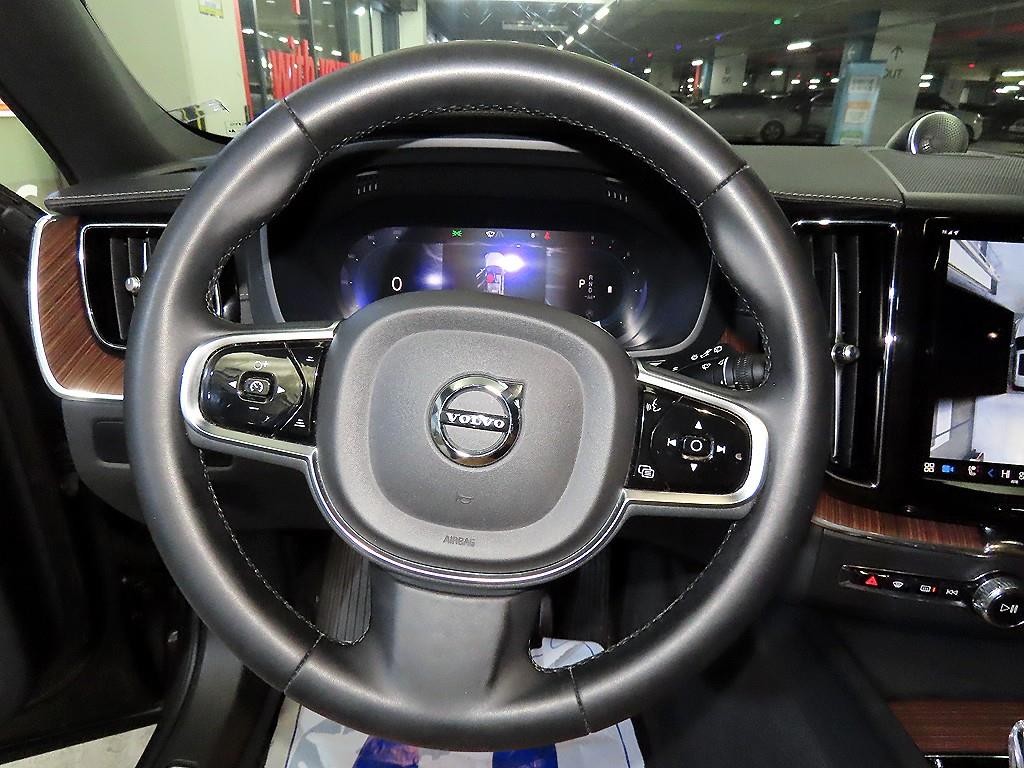 볼보 XC60 XC60(2세대) B6 AWD 얼티메이트 브라이트 이미지 8