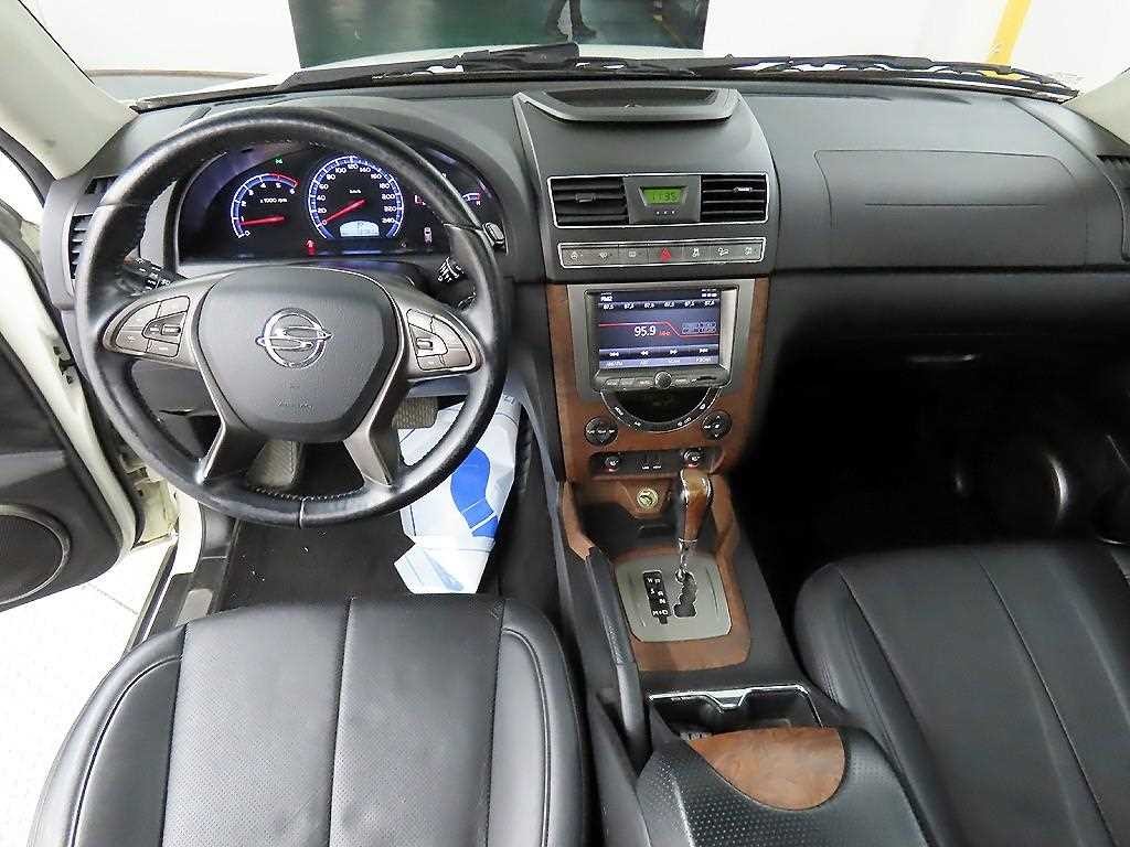 KG모빌리티(쌍용) 렉스턴 렉스턴W 2.2 4WD RX7 디럭스 이미지 7