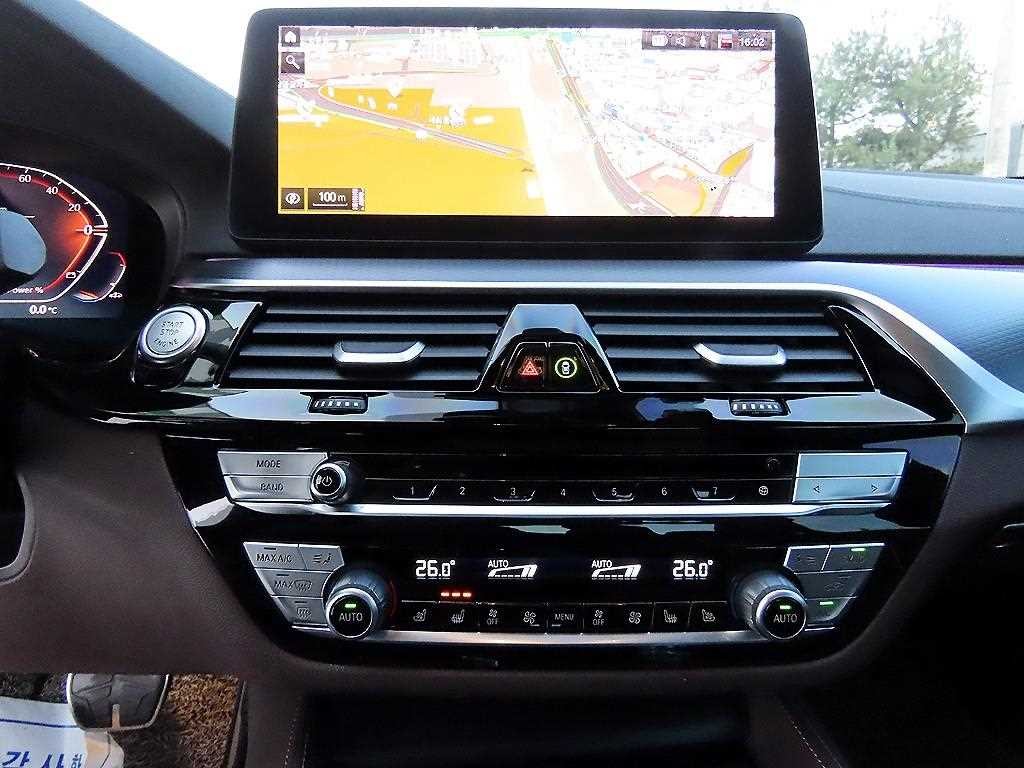 BMW 5시리즈 5시리즈 (G30) 523d xDrive M 스포츠 이미지 13