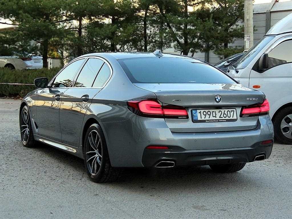 BMW 5시리즈 5시리즈 (G30) 523d xDrive M 스포츠 이미지 3