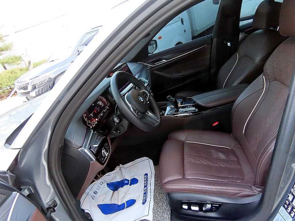 BMW 5시리즈 5시리즈 (G30) 523d xDrive M 스포츠 이미지 5