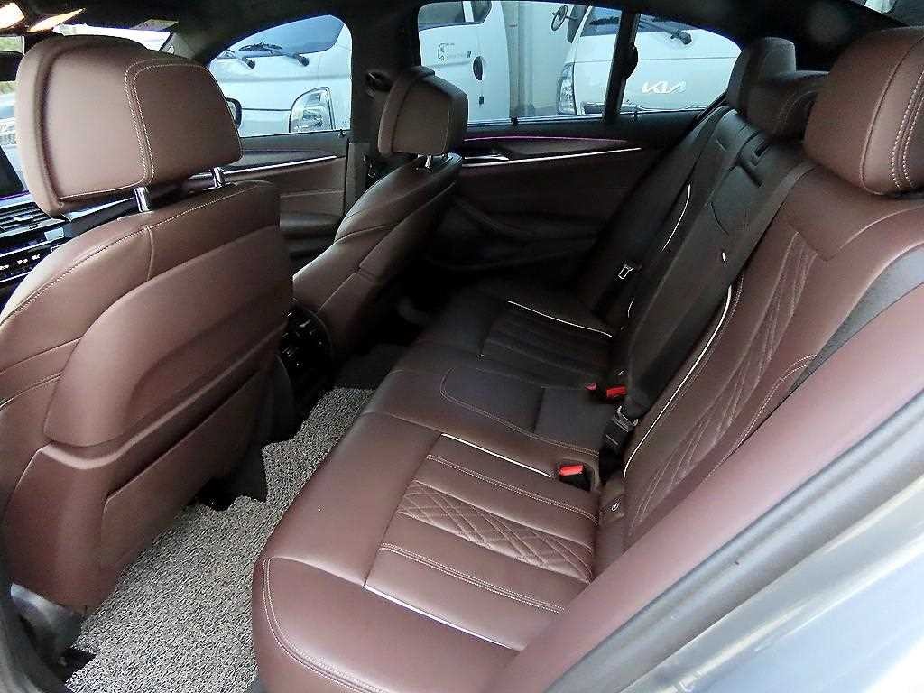 BMW 5시리즈 5시리즈 (G30) 523d xDrive M 스포츠 이미지 6