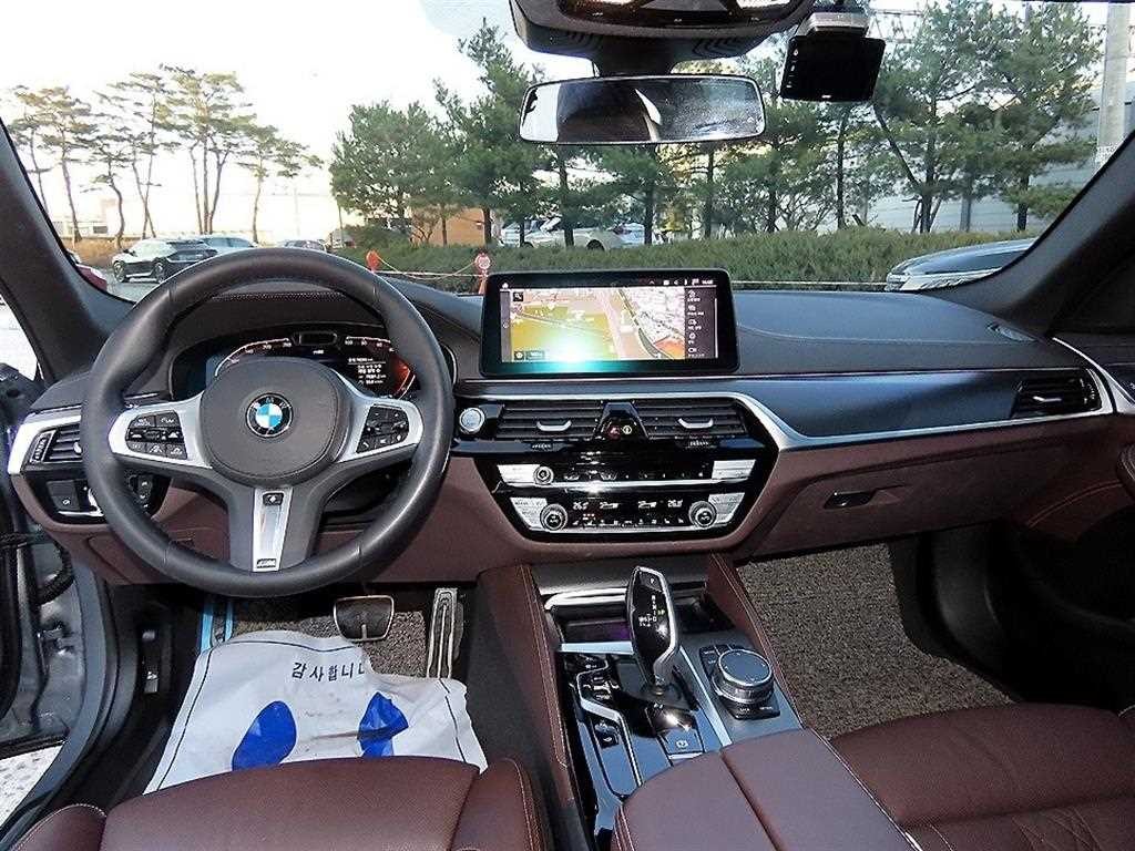 BMW 5시리즈 5시리즈 (G30) 523d xDrive M 스포츠 이미지 7