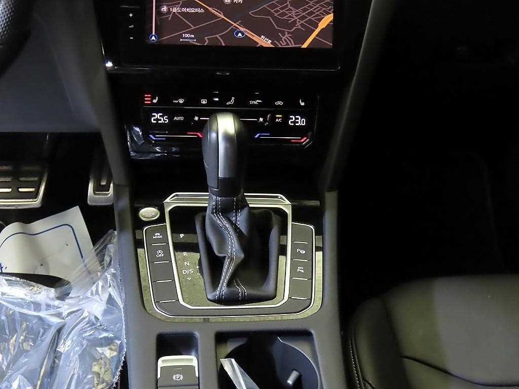 폭스바겐 아테온 2.0 TDI R-LINE 4모션 이미지 12
