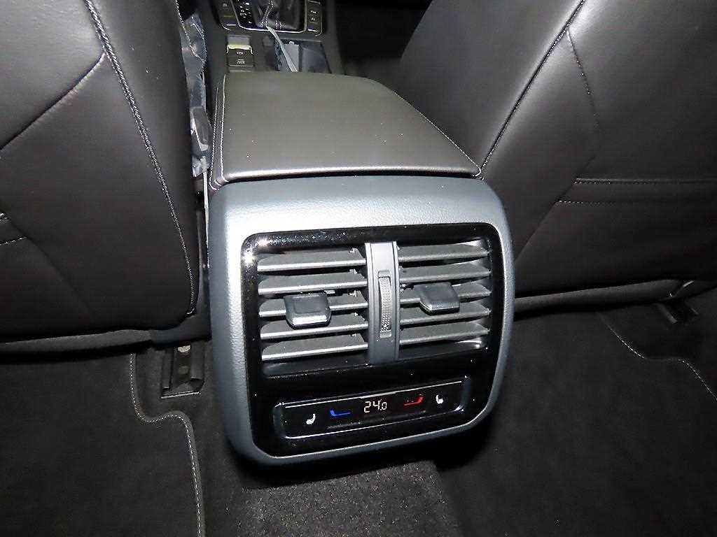 폭스바겐 아테온 2.0 TDI R-LINE 4모션 이미지 16