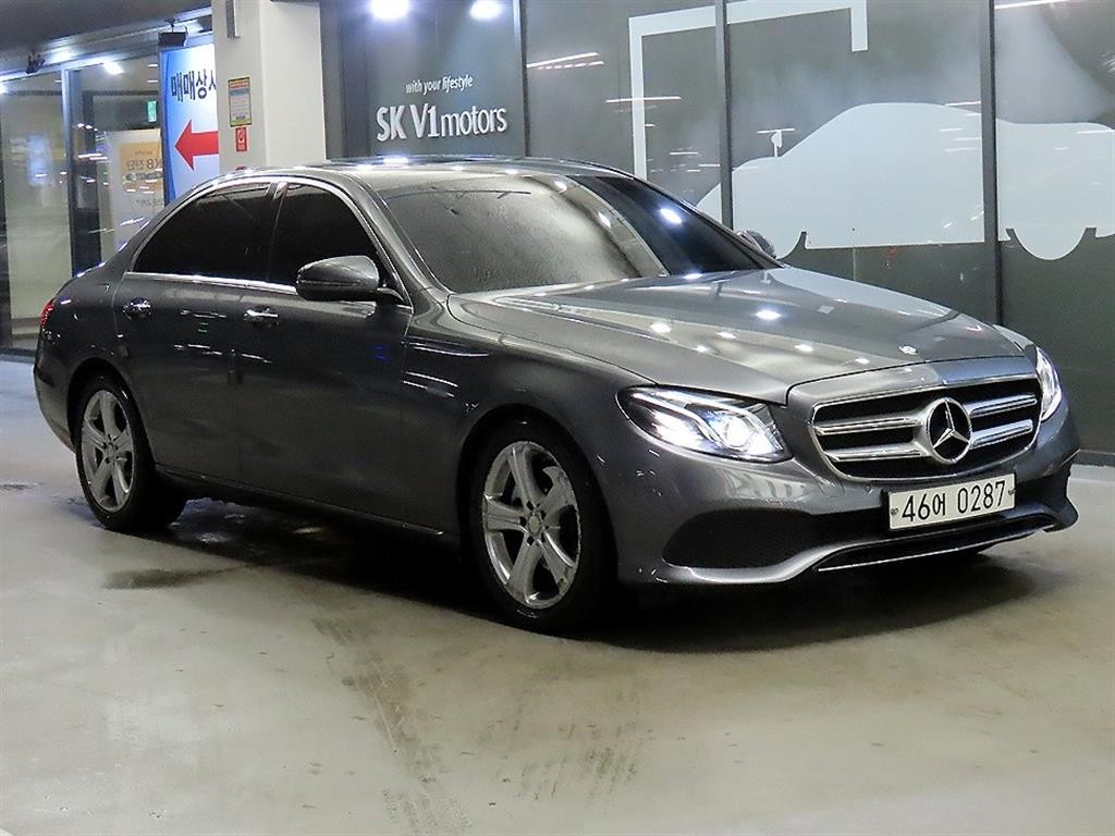 벤츠 E 클래스 E-클래스 W213 E220d 아방가르드 이미지 1