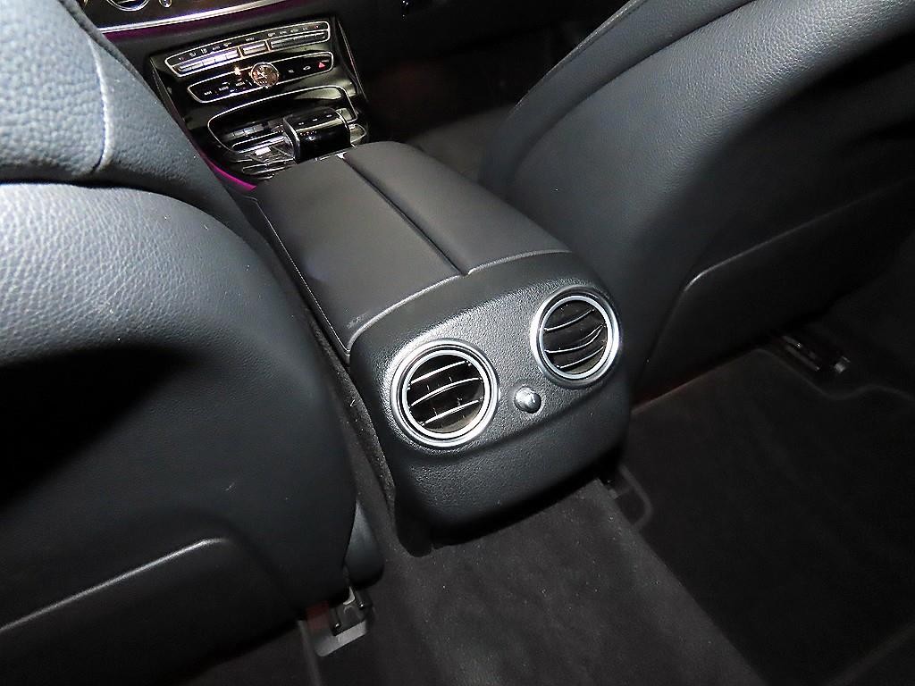 벤츠 E 클래스 E-클래스 W213 E220d 아방가르드 이미지 16