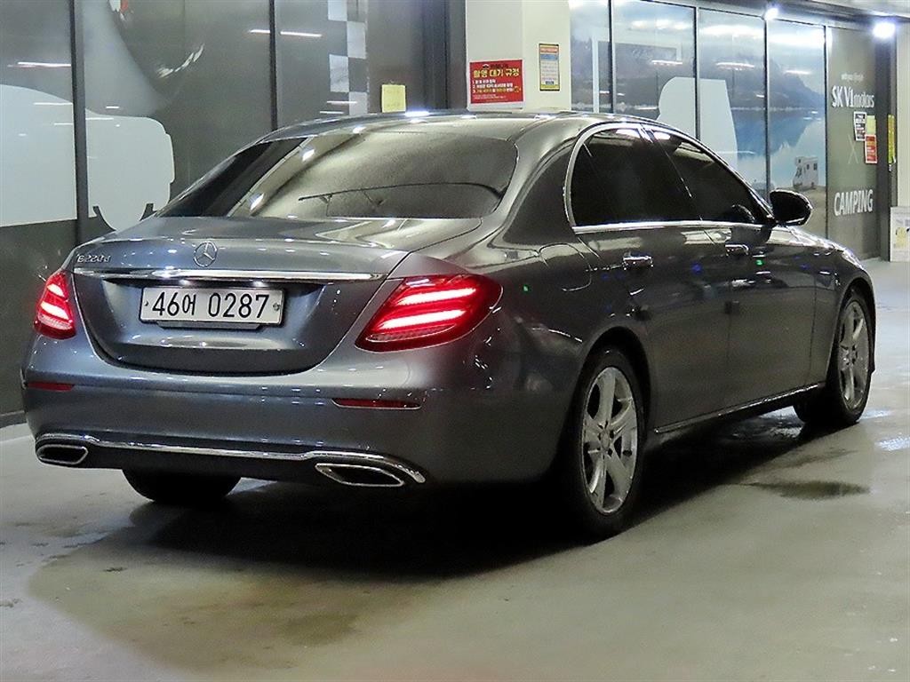 벤츠 E 클래스 E-클래스 W213 E220d 아방가르드 이미지 4