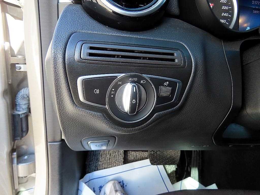 벤츠 C 클래스 C클래스 W205 C200 이미지 12