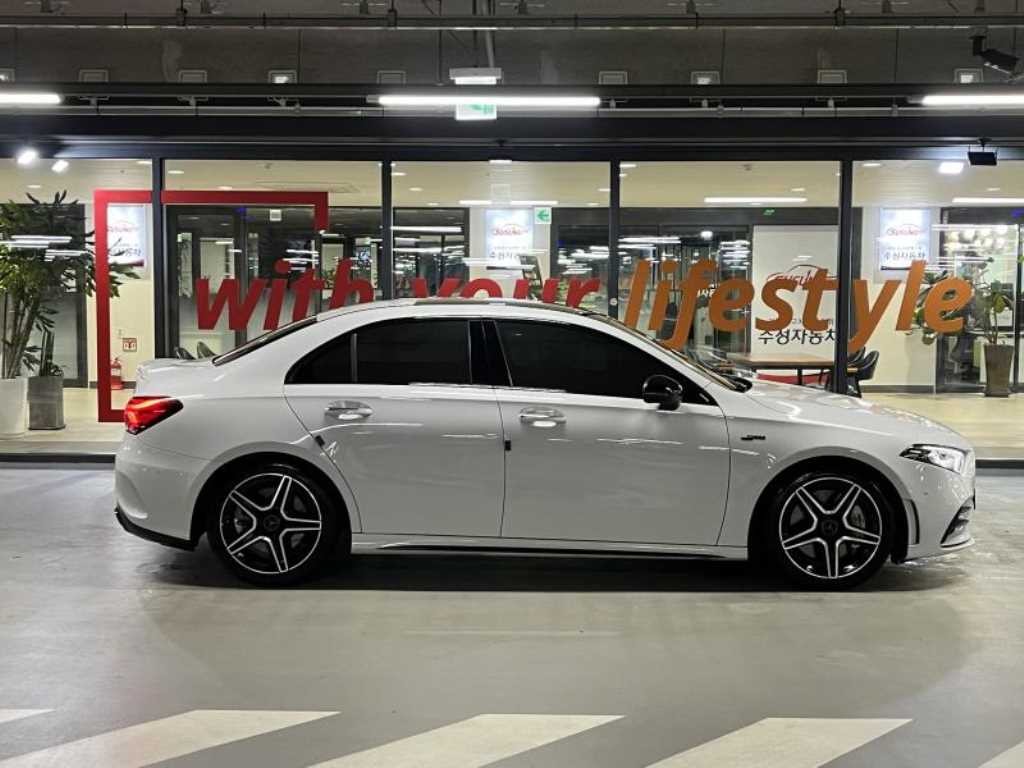 벤츠 A 클래스 A클래스 W177 AMG A35 4MATIC 세단 이미지 3