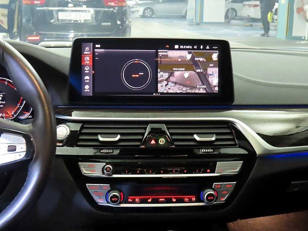 BMW 5시리즈 5시리즈 (G30) 520i M 스포츠 이미지 11