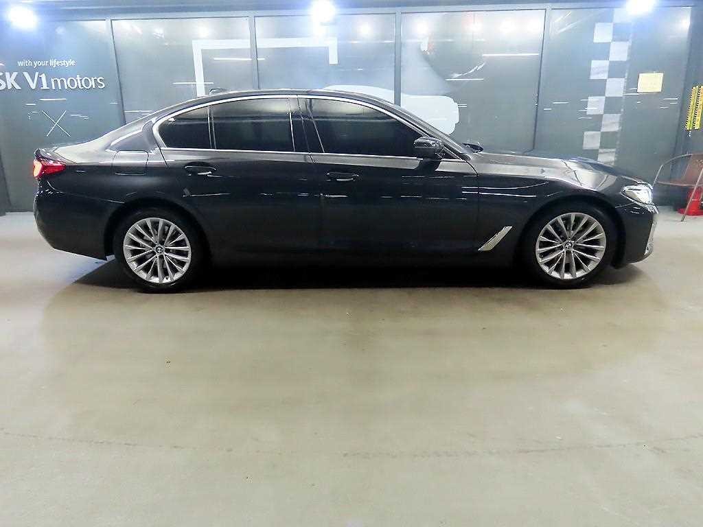 BMW 5시리즈 5시리즈 (G30) 520i M 스포츠 이미지 3