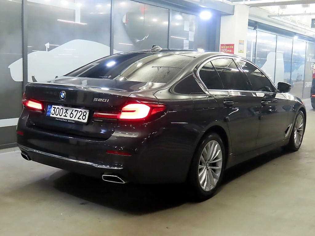 BMW 5시리즈 5시리즈 (G30) 520i M 스포츠 이미지 4