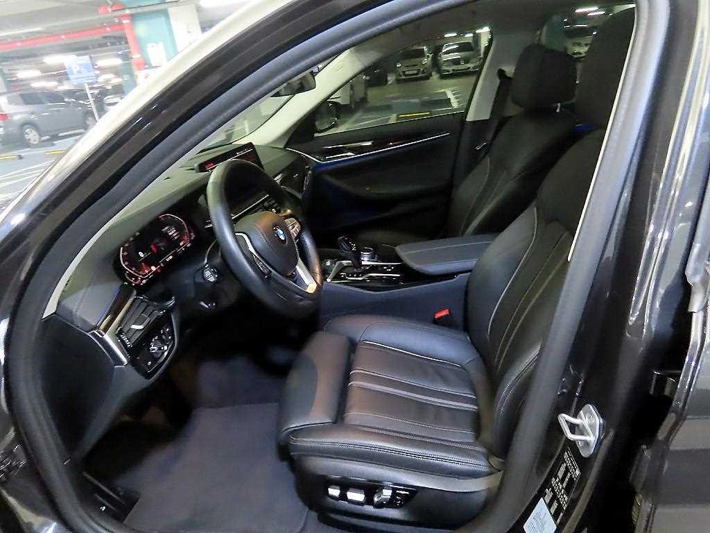BMW 5시리즈 5시리즈 (G30) 520i M 스포츠 이미지 6