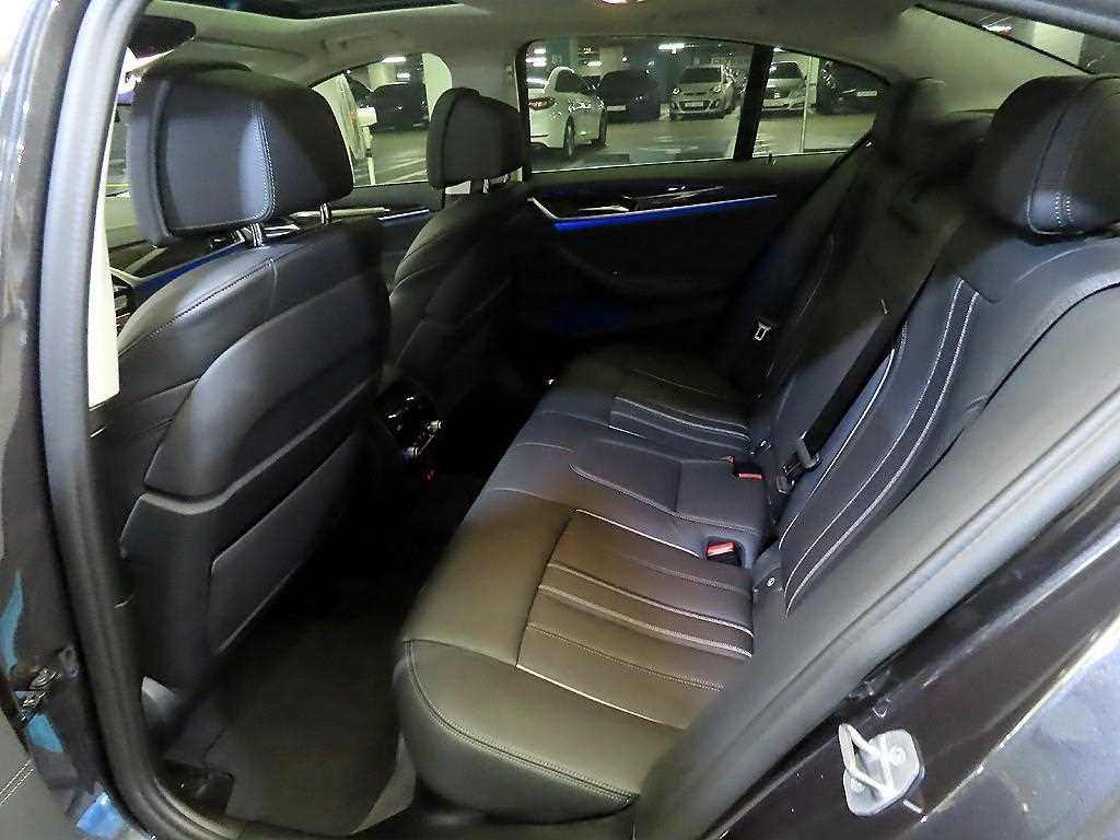BMW 5시리즈 5시리즈 (G30) 520i M 스포츠 이미지 7