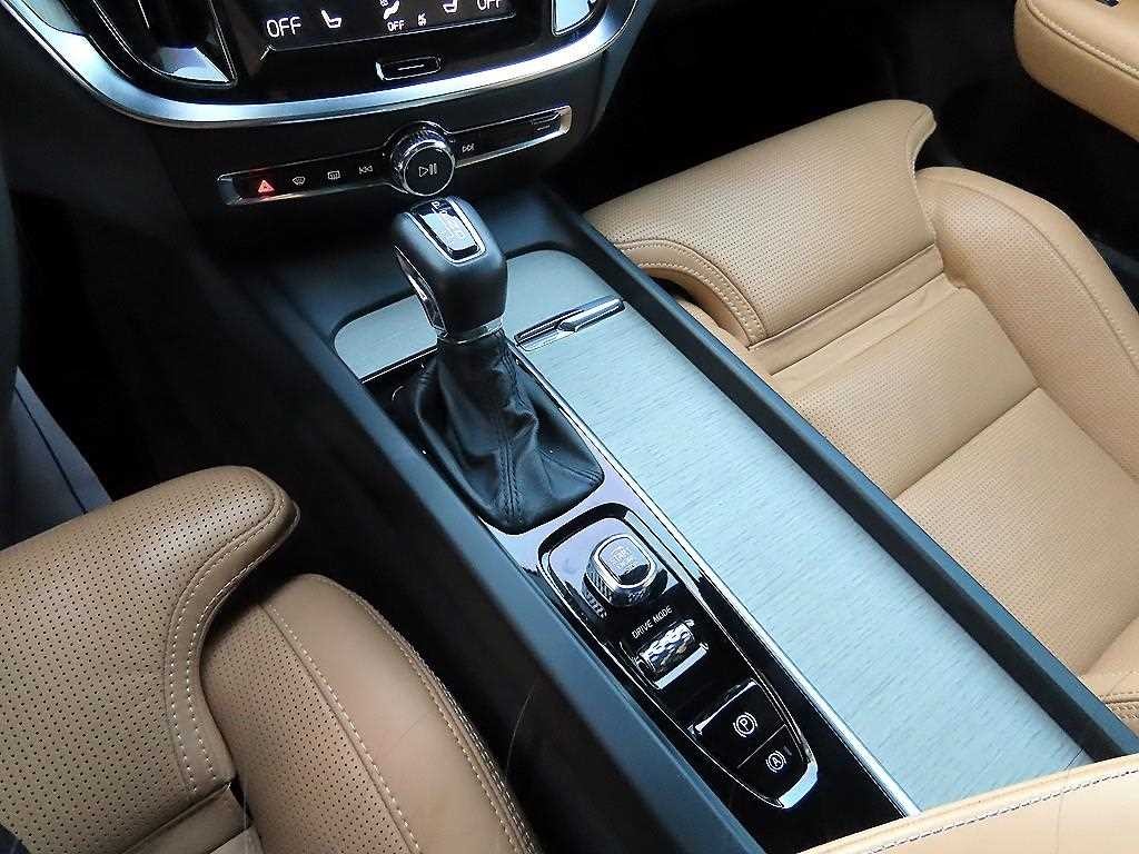볼보 V60 V60 크로스 컨트리 2세대 2.0 T5 프로 AWD 이미지 11