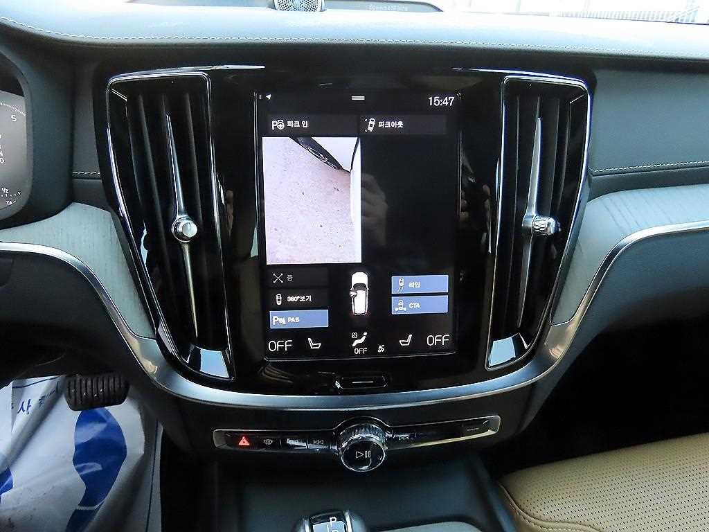 볼보 V60 V60 크로스 컨트리 2세대 2.0 T5 프로 AWD 이미지 13