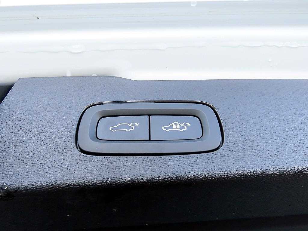 볼보 V60 V60 크로스 컨트리 2세대 2.0 T5 프로 AWD 이미지 15