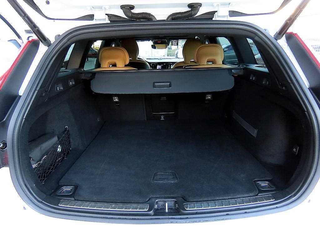 볼보 V60 V60 크로스 컨트리 2세대 2.0 T5 프로 AWD 이미지 17