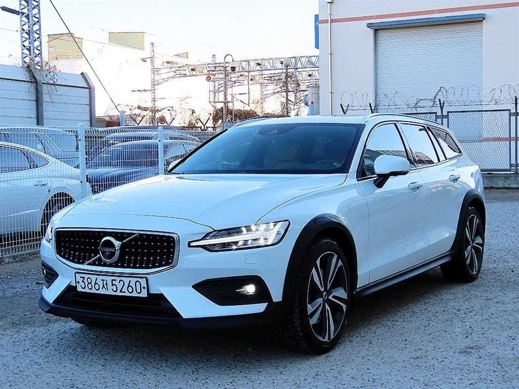 볼보 V60 V60 크로스 컨트리 2세대 2.0 T5 프로 AWD 이미지 2