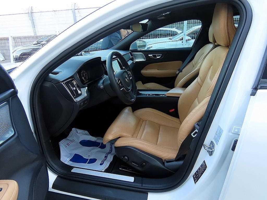 볼보 V60 V60 크로스 컨트리 2세대 2.0 T5 프로 AWD 이미지 5