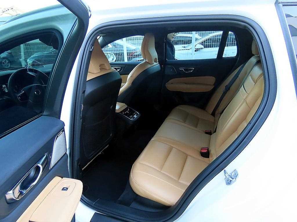 볼보 V60 V60 크로스 컨트리 2세대 2.0 T5 프로 AWD 이미지 6