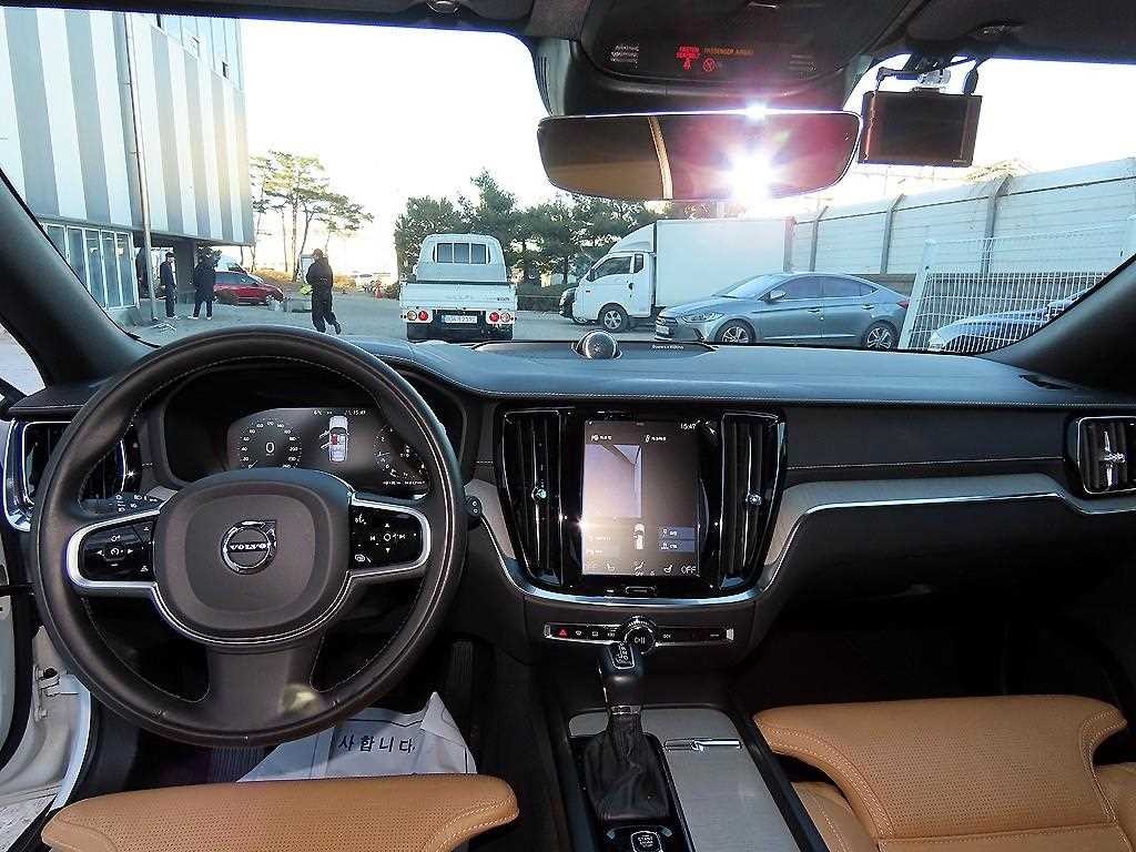 볼보 V60 V60 크로스 컨트리 2세대 2.0 T5 프로 AWD 이미지 7