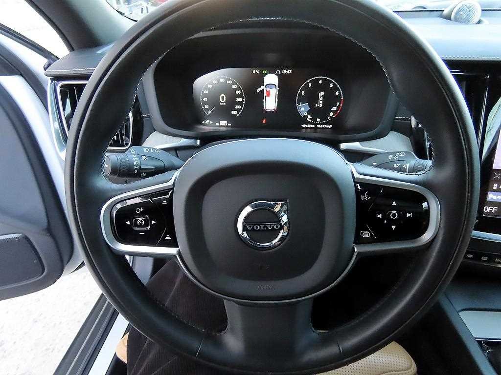 볼보 V60 V60 크로스 컨트리 2세대 2.0 T5 프로 AWD 이미지 8