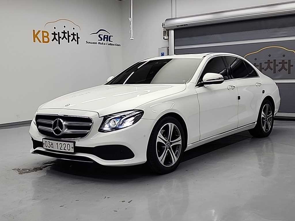 벤츠 E 클래스 E-클래스 W213 E220d 4MATIC 아방가르드 이미지 1