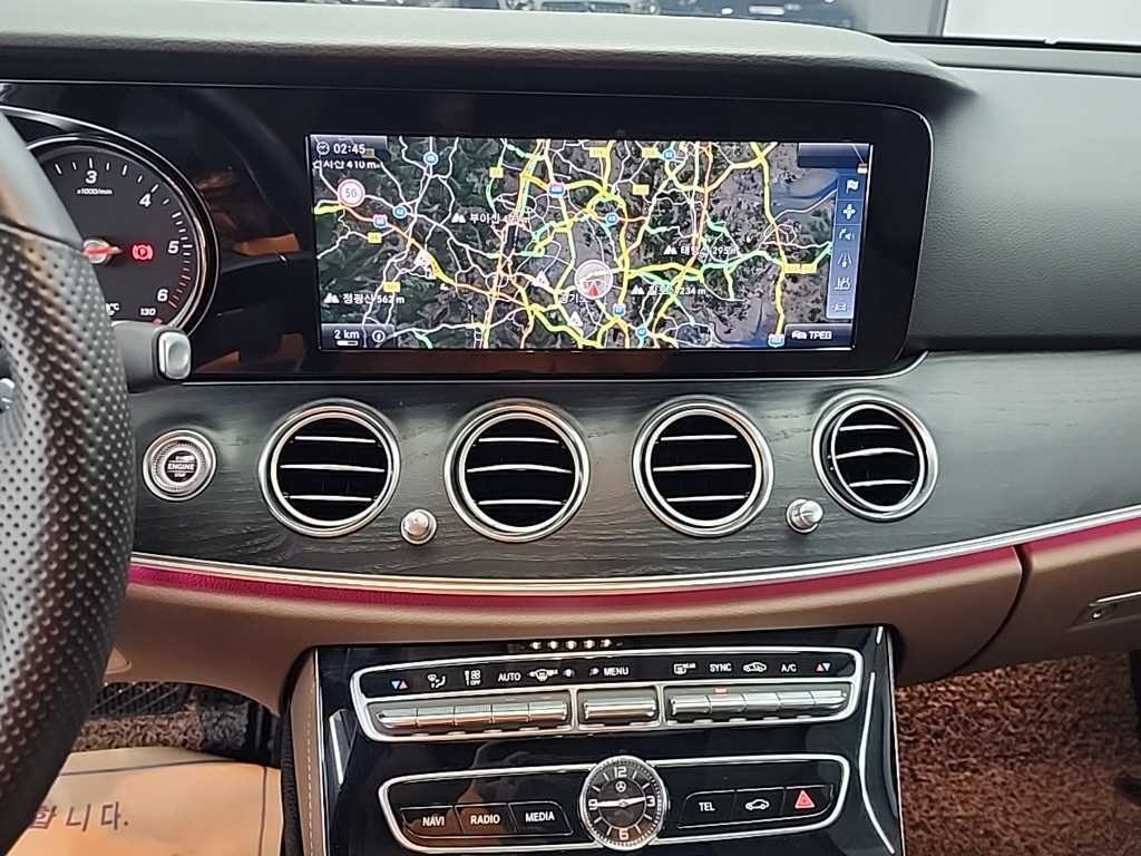 벤츠 E 클래스 E-클래스 W213 E220d 4MATIC 아방가르드 이미지 10