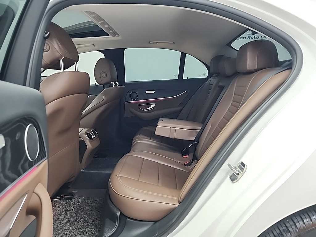 벤츠 E 클래스 E-클래스 W213 E220d 4MATIC 아방가르드 이미지 12